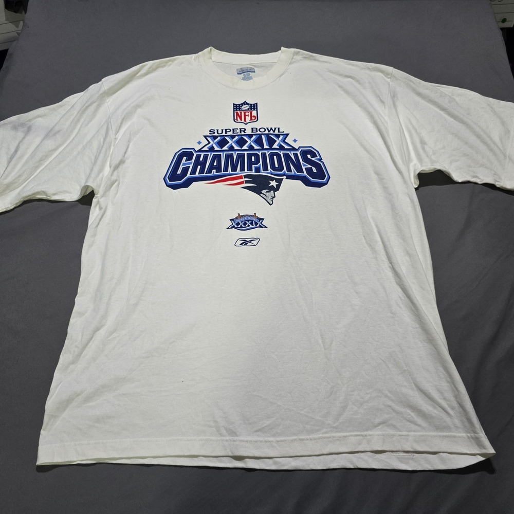 Reebok T-Shirt Mens 2XL White Patriots Super Bowl XXXIX Champions Vintage Tee